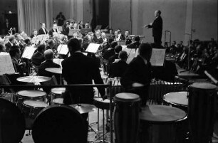 Donaueschingen: Donaueschinger Musiktage; Werner Heider Ensemble, "Konflikte für Schlagzeug und Orchester"