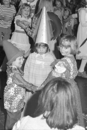 Kindermaskenball in der Schwarzwaldhalle, veranstaltet vom Festausschuss Karlsruher Fastnacht FKF