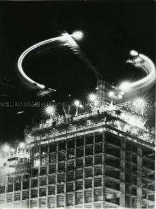 Baustelle des "Hotel Stadt Berlin" bei Nacht
