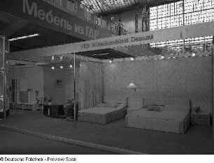 Ausstellungskojen des VEB Möbelkombinat Dessau. Ansicht mit Schlafzimmermöbeln