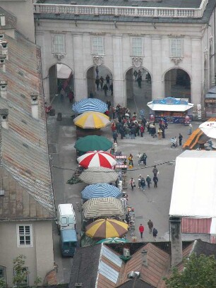 Salzburg - Domplatz : Blick auf den Domplatz. Aufgenommen in der Altstadt von Salzburg, 2004
