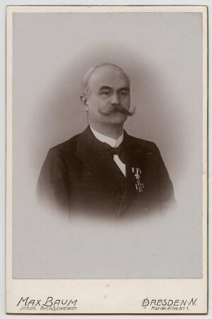 Porträt von Richard Theodor Hübener : Porträt von Richard Theodor Hübener, Gewerberat in Dresden. Kabinettfoto
