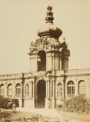 Zwinger, Kronentor