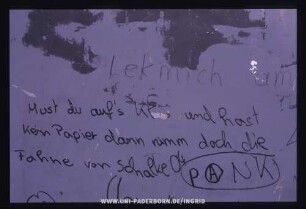 Must du auf's Klo und hast kein Papier dann nimm doch die Fahne von Schalke 04