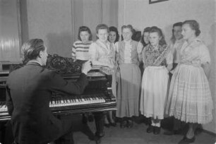 Sorbisches Lehrerbildungsinstitut, Sorbische Volkshochschule (SVH) Radibor, Chor Unterricht : Serbski wučerski wustaw, Serbska ludowa uniwersita (SLU) w Radworju, chórowa wučba