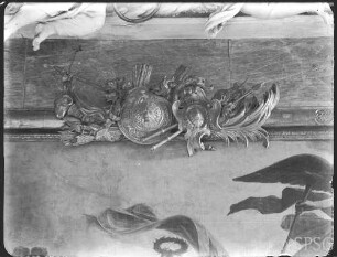 Potsdam, Stadtschloss, Marmorsaal, R.: 12, Mttelornament des Bilderrahmens des Gemäldes