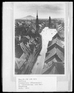 Görlitz. Blick vom Rathausturm über den Obermarkt zur Landeskrone