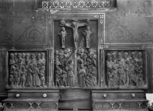 Altar mit Kreuzigung Christi