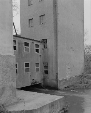 Groß Särchen (Kr.Hoyerswerda). Mühle, A.19.u.A.20.Jh. Verbindungsbau zum Getreidesilo
