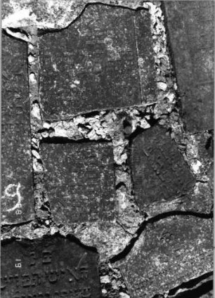 Grabstein 79 (Index: 99796420) Material: Sandstein Zustand: leicht verwittert Maße HxBxT: 0x0x0 cm Beschreibung: Stele, Konvexbogenabschluß: Grabstein 79 (2)