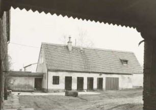Nebengebäude mit Stallungen