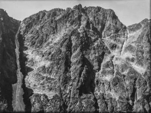 Gebirgswand : Blick auf eine Felswand im Gebirge