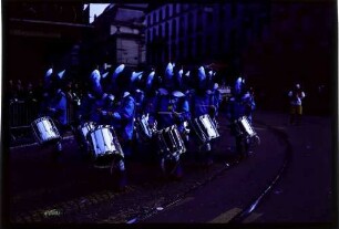 Basel: Barfüsserplatz, blaue Trommler-Clique