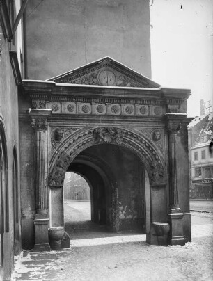 Chemnitz Rathausportal : Chemnitz. Altes Rathaus, Judith-Lukretia-Portal, Markt 11. Winteraufnahme