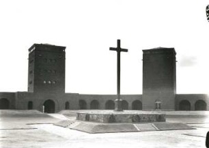 Hohenstein (Olsztynek). Tannenbergdenkmal (1927, 1935; W. u. J. Krüger). Innenansicht