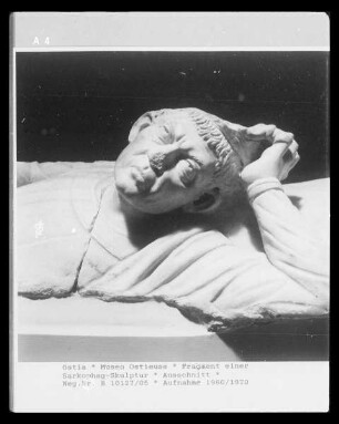 Fragment einer Sarkophagskulptur
