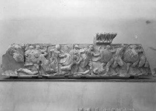 Nordfries: Gigantomachie (Teilstück)