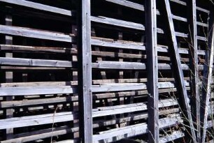 Ziegelei, Teilstück eines großen Holzregales zur Lufttrockung von Ziegeln