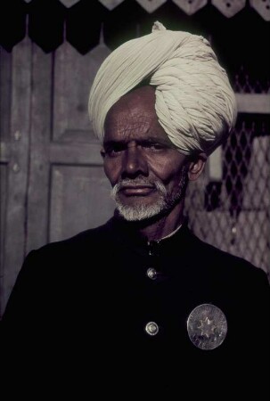 Reisefotos Indien. Porträt eines Warteraumbediensteten