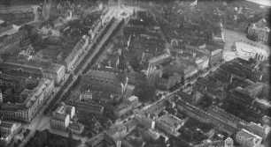 Dresden-Neustadt: Hauptstraße, Dreikönigskirche und Königstraße. Luftbild-Schrägaufnahme von Nord-Nordwest