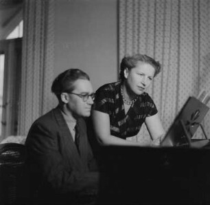Porträt der Kammersängerin Ruth Lange und des Kapellmeisters Willy Hübner