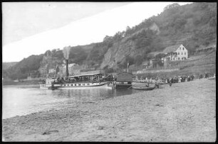 Diesbar. Elbe bei Diesbar mit Dampfer