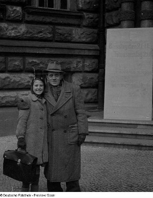 Porträtaufnahmen des Theaterregisseurs und Schauspielers Walter Schramm : Porträt Regisseur Walter Schramm