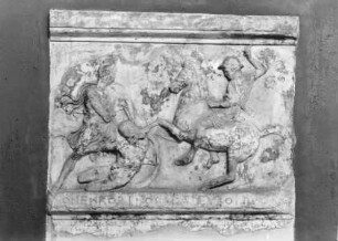 Reliefplatte eines staatlichen Grabmonuments aus dem Polyandrion. Kampfszene