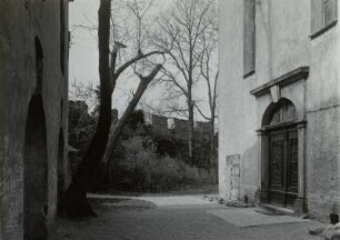 Horka, Eingang zur Kirche innerhalb der Wehrkirchenanlage