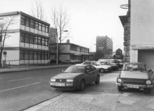 Dresden-Altstadt, Waisenhausstraße. Container-Bauten der Deutschen Bank und der Dresdner Bank. Blick gegen Gebäude des ehem. Wirtschaftsrates des Bezirkes Dresden