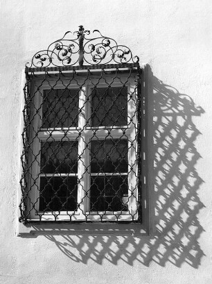 Fenstergitter : Eichstätt, Ostenstraße. Wohnhaus. Fassadendetail mit vergittertem Fenster
