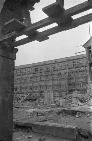 Bau des neuen Landratsamts, Schloßplatz 19.