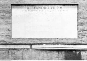 Inschrift in Erinnerung an Papst Alexander VII.
