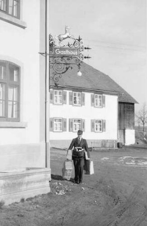 Freiburg: Bahnpostamt; Paketzustellung am Haus