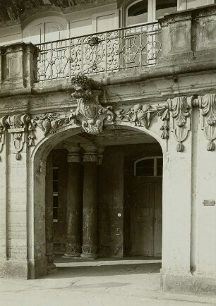 Schloss Pillnitz, Wasserpalais, Portal