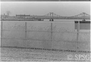 Mauerfall, Potsdam, Ufer Park Babelsberg, Blickrichtung Glienicker Brücke.