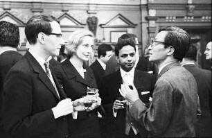 Freiburg: Rathaus; Unesco-Konferenz orientalische Kultur; Dr. Kuschmann, Gräfin Bernstorff; Dr. Hanfi, Pakistan; Prof. Maruyana, Tokio