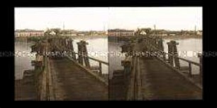 Behelfsbbrücke über die Save von österreichisch Mitrowitza nach Serbien