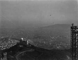 Die Stadt Barcelona : Blick vom Hausberg Tibidabo über die Stadt Barcelona mit Fabra-Observatorium