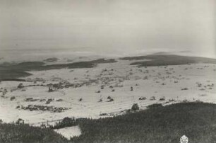 Zinnwald-Georgenfeld (Altenberg-Zinnwald-Georgenfeld) und Hinterzinnwald (Cinovec), Blick gegen Mückentürmchen. Luftbild-Schrägaufnahme von Nordwest
