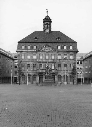 Neustädter Rathaus; Hanau, Am Markt 14, Am Markt 18, Am Markt 16