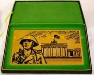 Wandschmuck "Soldat vor Brandenburger Tor" im Etui