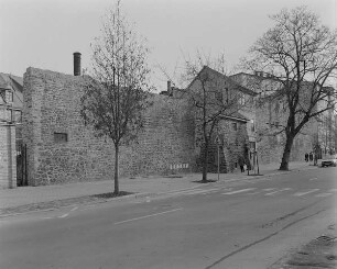 Reste der alten Stadtbefestigung. Blick gegen Wieckhaus Nr. 11