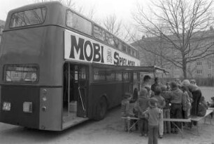 "Mobile Spielplatzaktion" für Kinder, organisiert vom Stadtjugendausschuss Karlsruhe