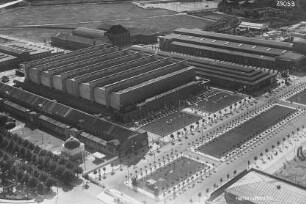 Messegelände Leipzig : Internationale Pelz- und Jagd-Ausstellung 1930; Staatenhalle; Blickrichtung Westen