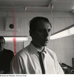 Portraitserie Karlheinz Stockhausen : Karlheinz Stockhausen (1928-2007; Komponist). Aufnahme im Studio für elektronische Musik des Westdeutschen Rundfunks Köln (WDR)