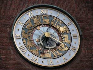 Oslo - Astronomische Uhr : Astronomische Uhr am Rathaus. Aufgenommen in Oslo im September 2004