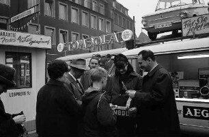 Freiburg: Eröffung der Tombola zugunsten Kinderlähmungsgeschädigter