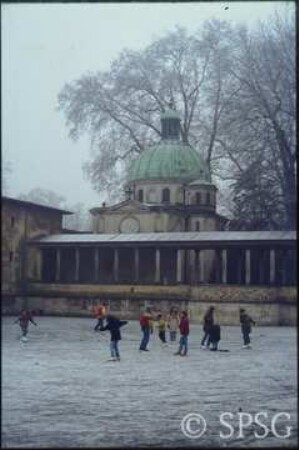 Potsdam, Park Sanssouci, Friedensteich und Schloss Marly, Eisläufer.