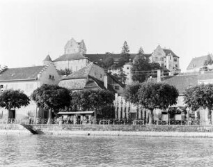 Blick vom Bodensee aus zur Burg Meersburg